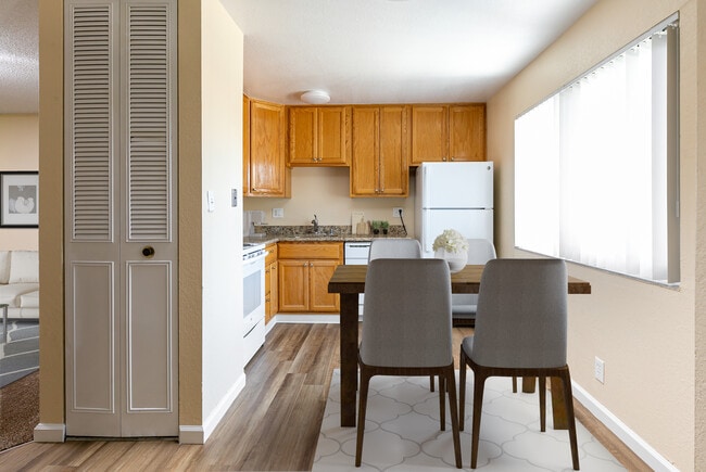 Foto del edificio - Dry Creek Apartments