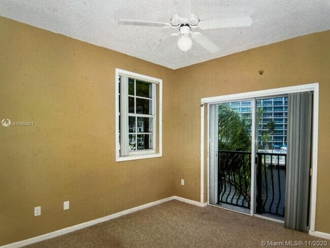 Foto del edificio - 3135 NE 184th St