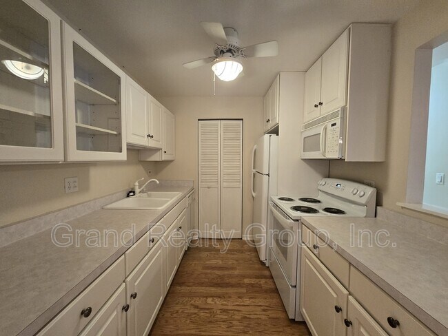 Foto del edificio - 800 Lakeside Dr