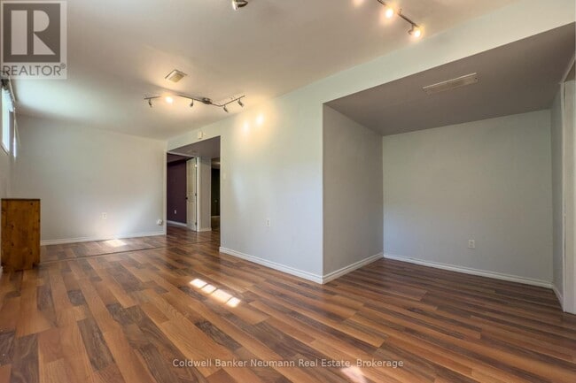 Building Photo - 37 Dunhill Crescent