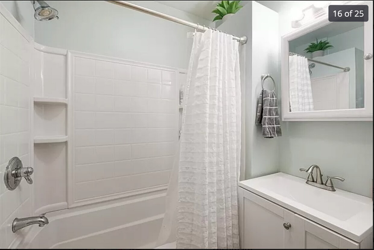 Foto principal - 3741 Hiawatha St