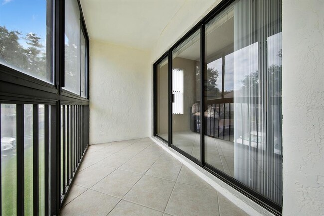 Building Photo - 954 Courtyard Ln