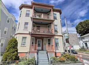 Building Photo - 609 Morton St