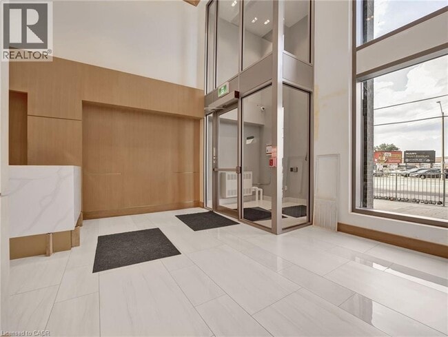 Photo du bâtiment - 2782 Barton St E