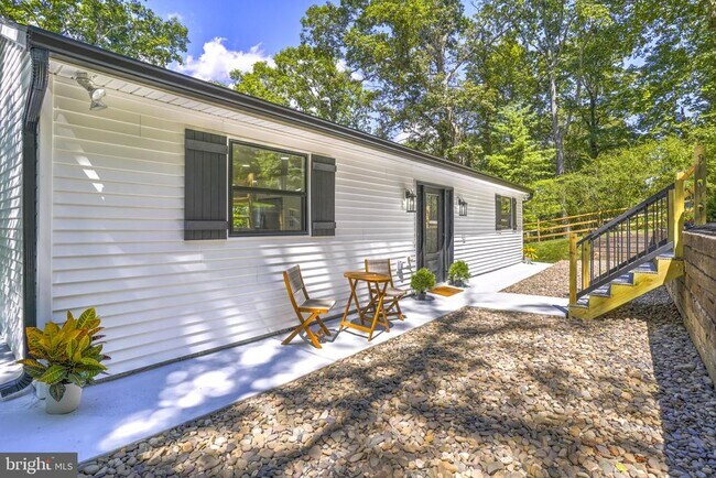 Foto del edificio - 440 Redbud Ln