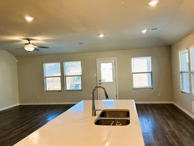 Foto del edificio - 2128 Proteus Dr