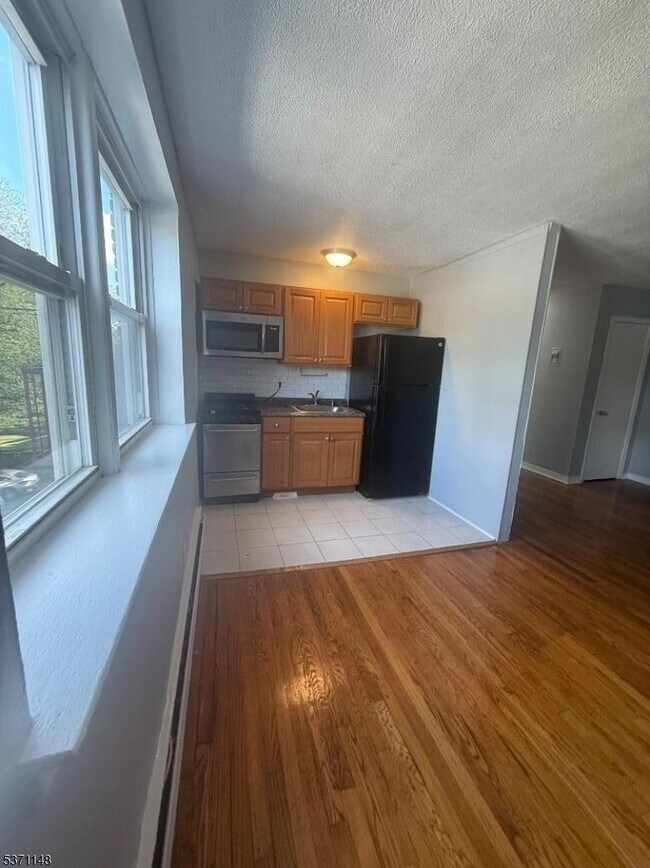 Foto del edificio - 711 Plainfield Ave