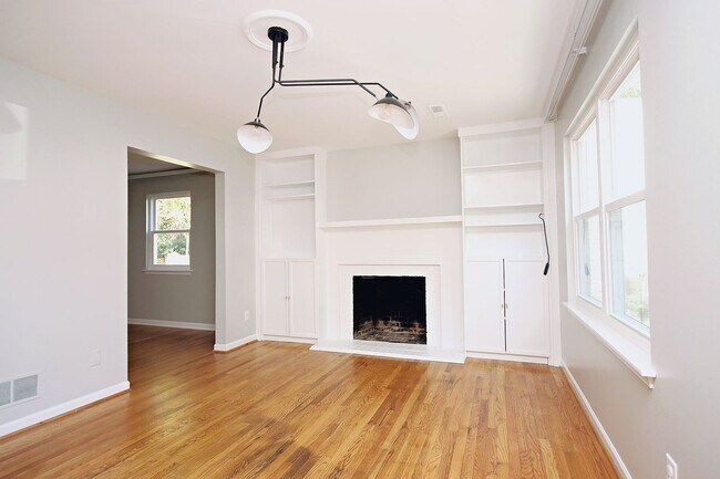 Foto del edificio - Pet-Friendly Duplex With Fenced Yard