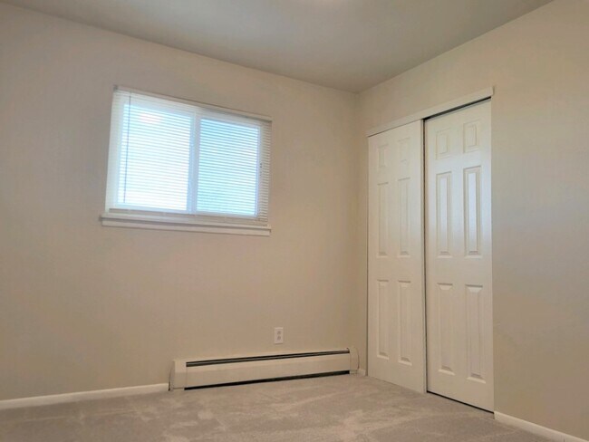Front Bedroom - 1141 Cree Dr