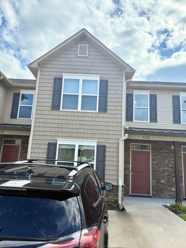 Foto del edificio - 456 Sullivan Loop Rd