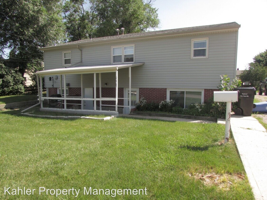 Primary Photo - 135 E St Anne St