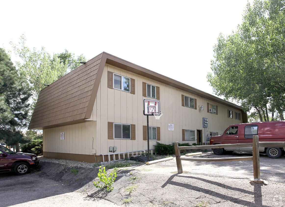 Primary Photo - 2840 Montebello Dr W
