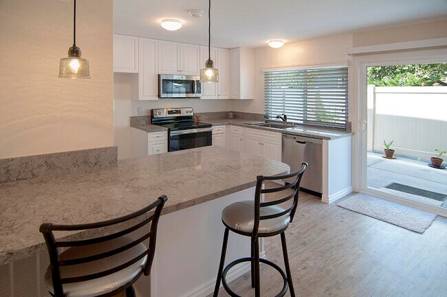 Building Photo - 493 Serento Cir