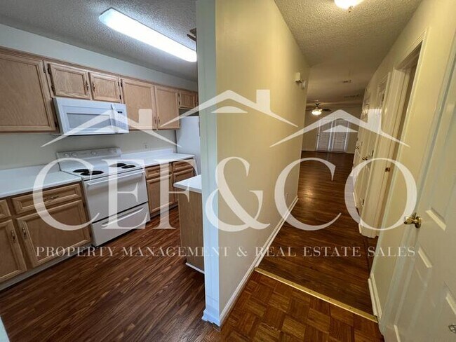 Foto del edificio - Lovely 2 bedroom 2 bathroom townhome now available.