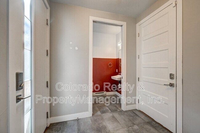 Building Photo - 2831 W 25th Ave