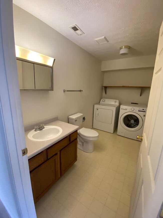 Foto del edificio - Northside Bloomington 3BR/2.5BA Townhome