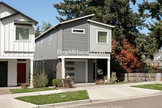 Building Photo - 10709 SW 72nd Ave