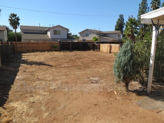 Building Photo - 1420 Diamond Ln