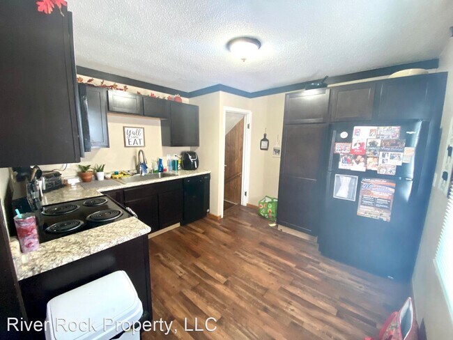 Building Photo - 4 br, 1.5 bath House - 916 12th Ave N