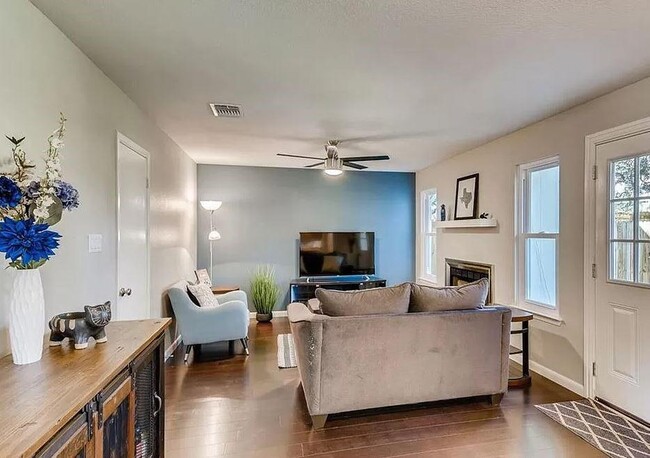Building Photo - 12710 Margit Dr