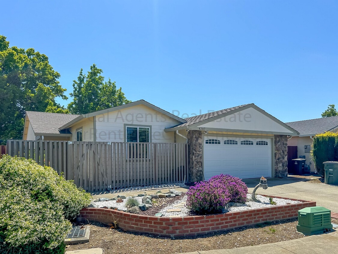 Primary Photo - 4207 Queen Anne Dr