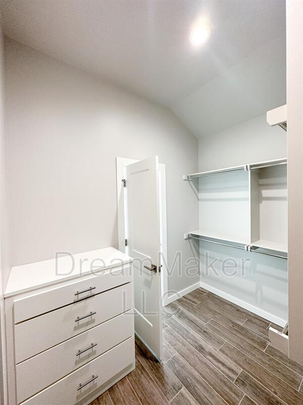 Foto del edificio - 5329 Red Maple Ave
