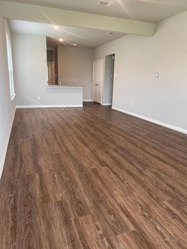 Building Photo - Affordable Brick Home located in the heart of Burleson!