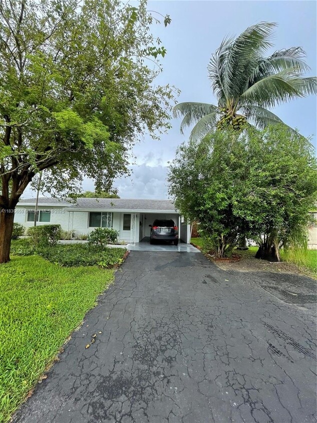 Foto principal - 330 NE 42nd Ct