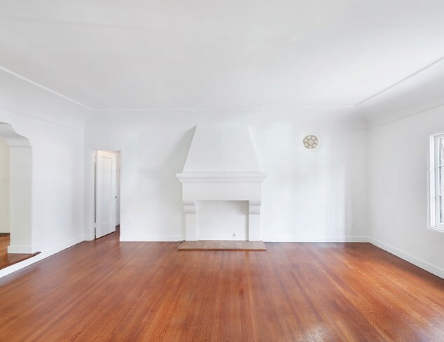 Interior Photo - 1136 E 3rd St