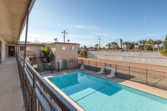 Foto del edificio - Le Chateau Apartments