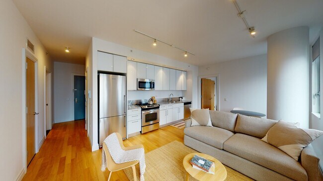 Building Photo - 550 W 54th St