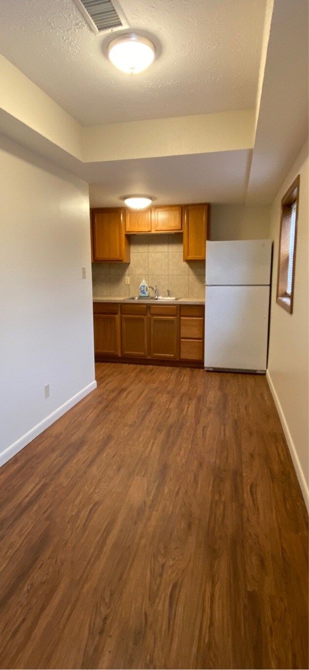 Foto del edificio - 710 Rhoadesdale Ct