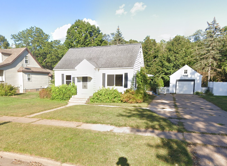 Foto principal - Charming 3-Bedroom Cape Cod Home with Spac...