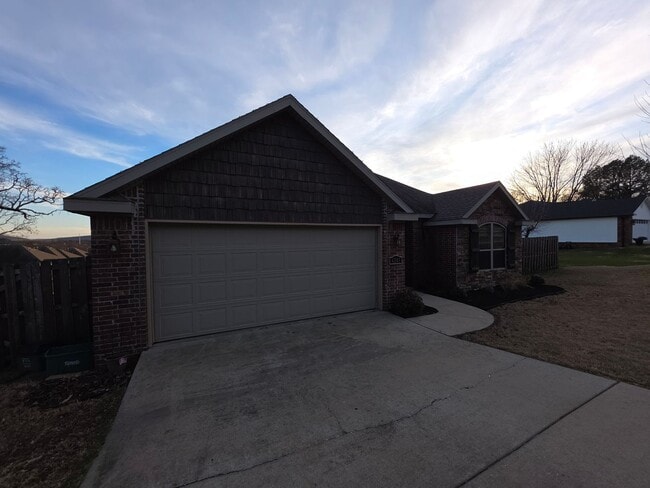 Building Photo - Lovely 3 bedroom home in northwest Fayetteville