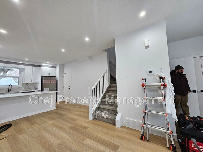 Photo du bâtiment - 10698-10661 61 St NW