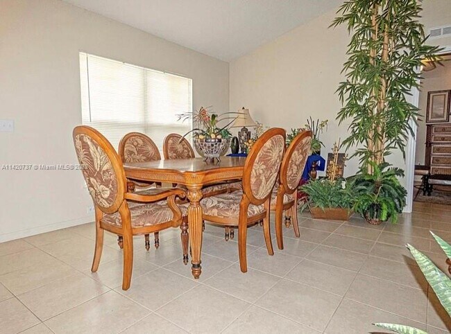 Foto del edificio - 4462 SW Daemon St