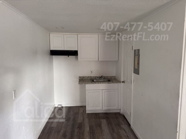 Building Photo - Crest Villas Studios Available NOW! Ask ab...