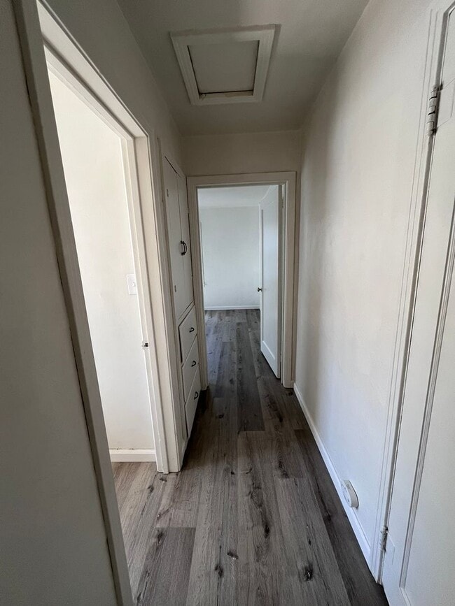 Building Photo - Move in Special see Ad