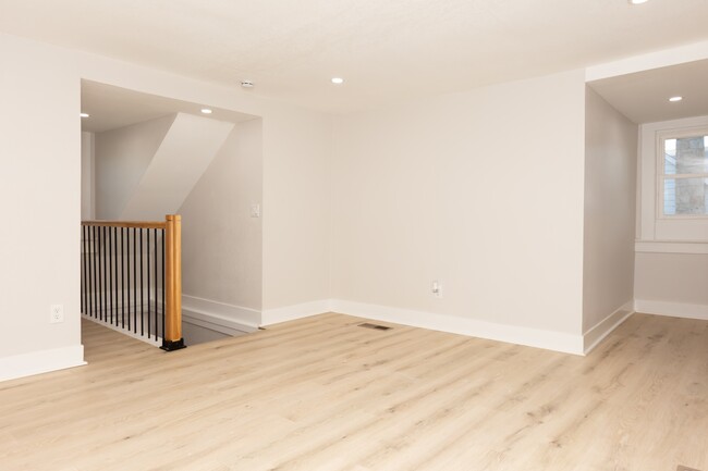 Building Photo - 207 N Leeds Ave