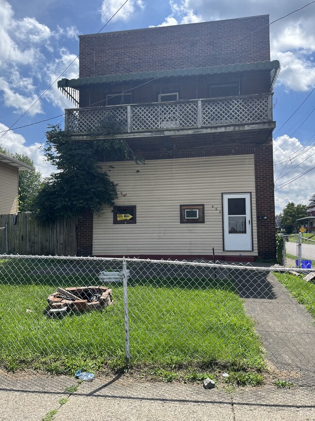Building Photo - 602 East Lutton Street, Unit Front