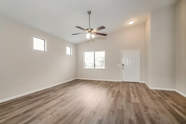 Foto del edificio - 2547 W Lynne Ave