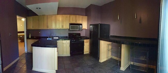 Kitchen - 637 College St