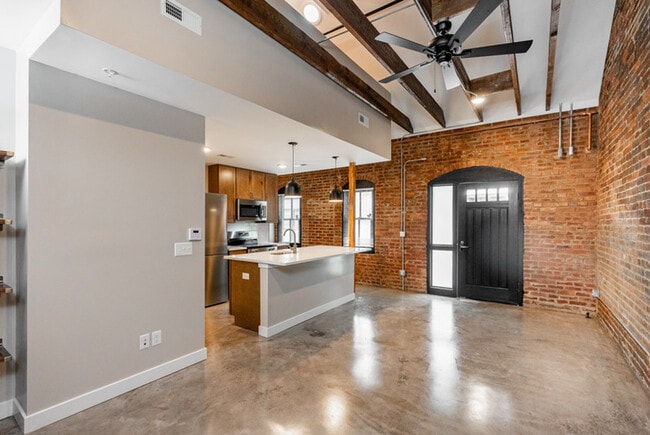 Foto del edificio - 235 Old South High St