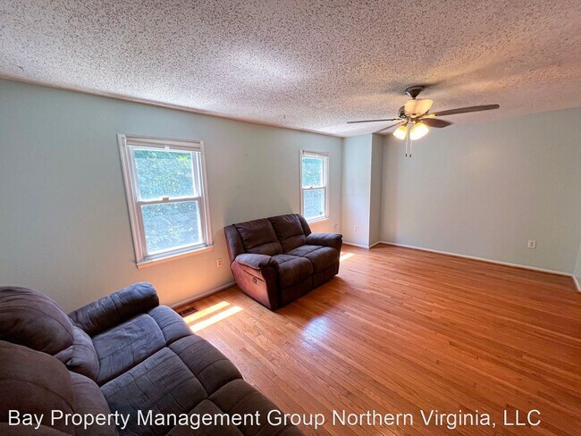 Building Photo - 3 br, 2.5 bath House - 3067 Tecumseh Ct