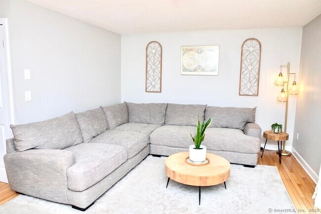 Foto del edificio - 64 Songbird Ln