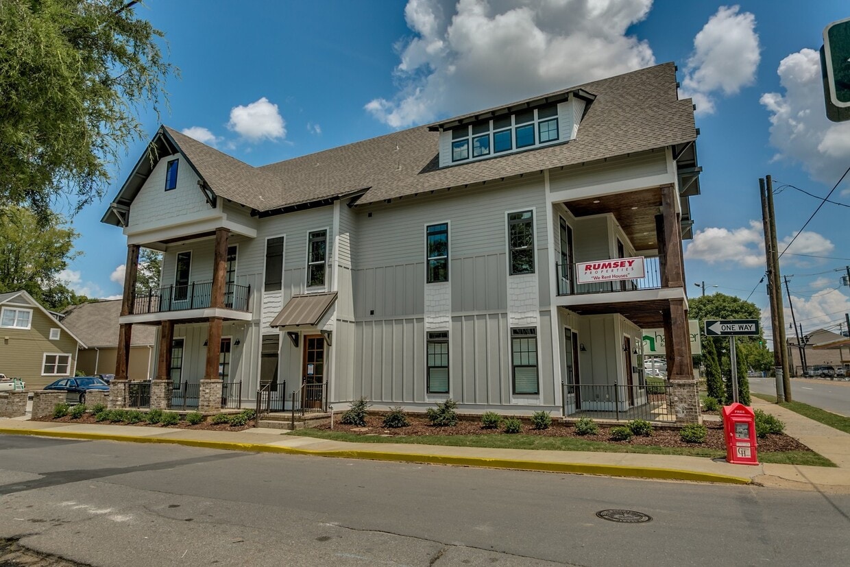 Building Photo - 1418 University Blvd