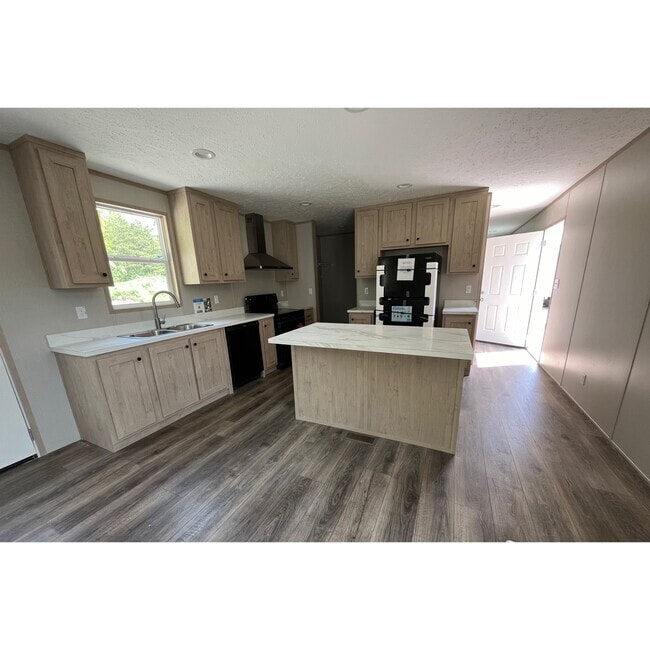 Building Photo - 161 Oral Dr