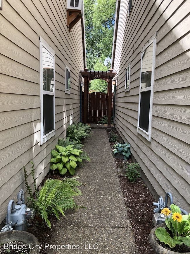 Building Photo - 2 br, 2.5 bath House - 10177 SW 87th Ave.