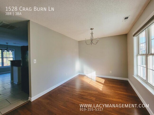 Foto del edificio - 1528 Crag Burn Ln