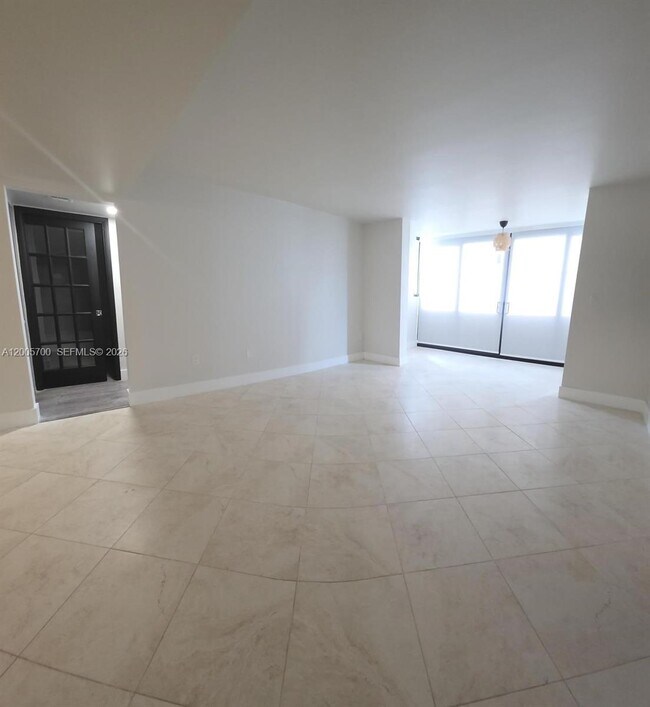 Foto del edificio - 250 Galen Dr